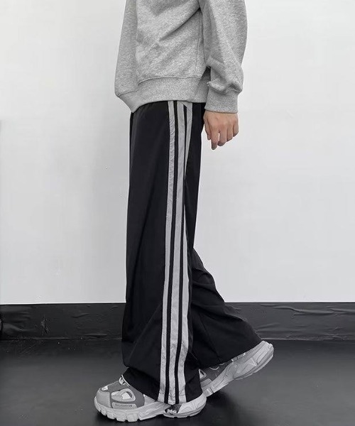 MGV（エムジーヴィー）の「サイドライン トラックワイドパンツ（その他パンツ・メンズ・ブラック/レッド・X-LARGE/LARGE/MEDIUM）」の7枚目の写真