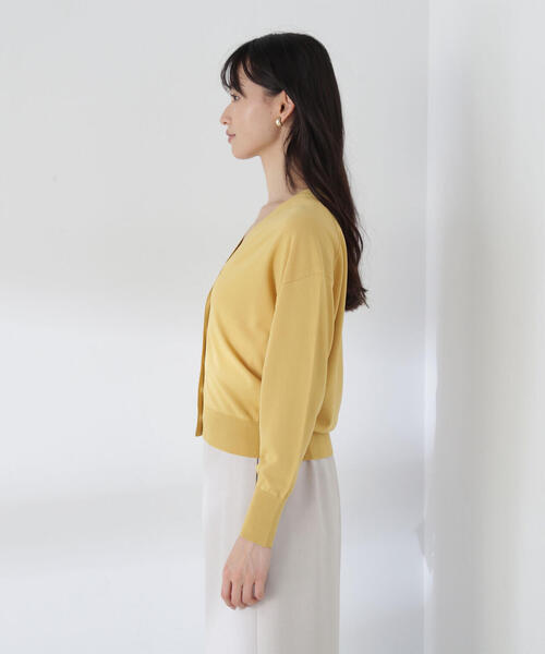 NATURAL BEAUTY BASIC（ナチュラルビューティーベーシック）の「◇レーヨンナイロンシリーズ Vネックボクシーカーディガン（カーディガン/ボレロ・レディース・ブラック/オフホワイト/イエロー/ピンク・FREE）」の16枚目の写真