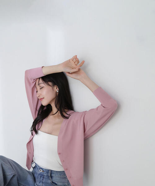 NATURAL BEAUTY BASIC(ナチュラルビューティーベーシック)の「◇レーヨンナイロンシリーズ Vネックボクシーカーディガン(カーディガン/ボレロ・レディース・ブラック/オフホワイト/イエロー/ピンク・FREE)」の4枚目の写真