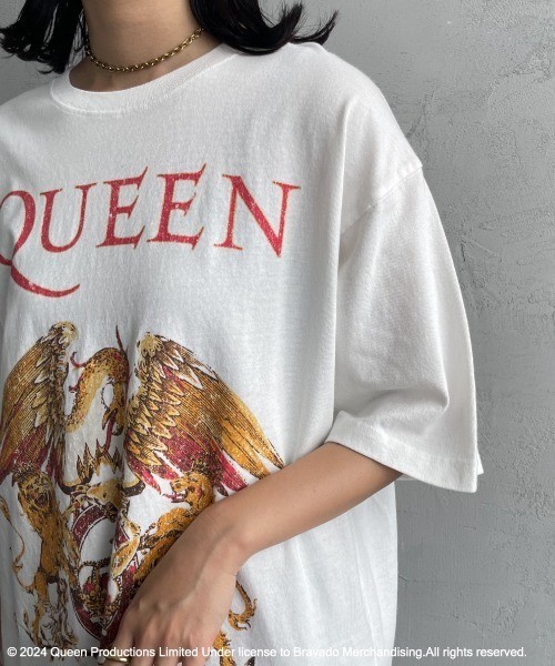 JEANS FACTORY （ジーンズファクトリー）の「[QUEEN/クイーン] QUEEN ロゴプリント ショートスリーブTシャツ（Tシャツ/カットソー・レディース・オフホワイト/ブラック・M/L/XL）」の12枚目の写真