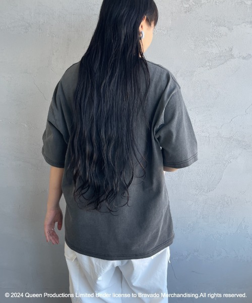 JEANS FACTORY （ジーンズファクトリー）の「[QUEEN/クイーン] QUEEN ロゴプリント ショートスリーブTシャツ（Tシャツ/カットソー・レディース・オフホワイト/ブラック・M/L/XL）」の17枚目の写真