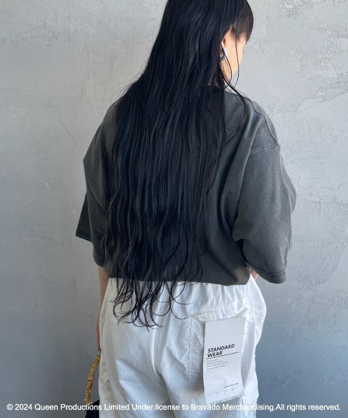JEANS FACTORY （ジーンズファクトリー）の「[QUEEN/クイーン] QUEEN ロゴプリント ショートスリーブTシャツ（Tシャツ/カットソー・レディース・オフホワイト/ブラック・M/L/XL）」の20枚目の写真