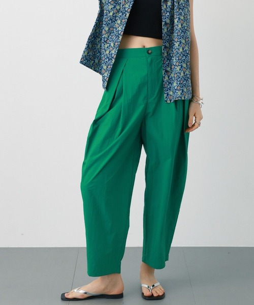 saloon（サルーン）の「SALOON(サルーン)/ナイロンタフタタックパンツ【洗濯機洗い可】（その他パンツ・レディース・ホワイト/ブラック/グリーン・SMALL/MEDIUM）」の3枚目の写真