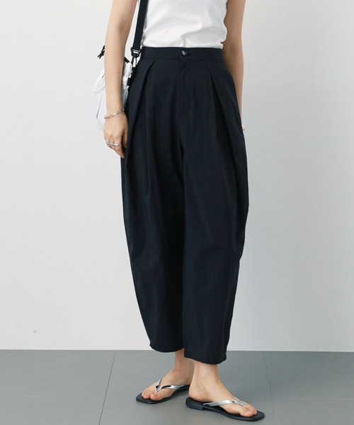 saloon（サルーン）の「SALOON(サルーン)/ナイロンタフタタックパンツ【洗濯機洗い可】（その他パンツ・レディース・ホワイト/ブラック/グリーン・SMALL/MEDIUM）」の2枚目の写真