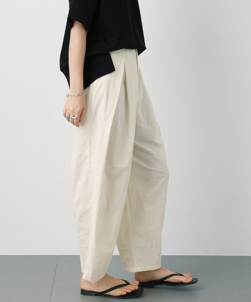 saloon（サルーン）の「SALOON(サルーン)/ナイロンタフタタックパンツ【洗濯機洗い可】（その他パンツ・レディース・ホワイト/ブラック/グリーン・SMALL/MEDIUM）」の10枚目の写真