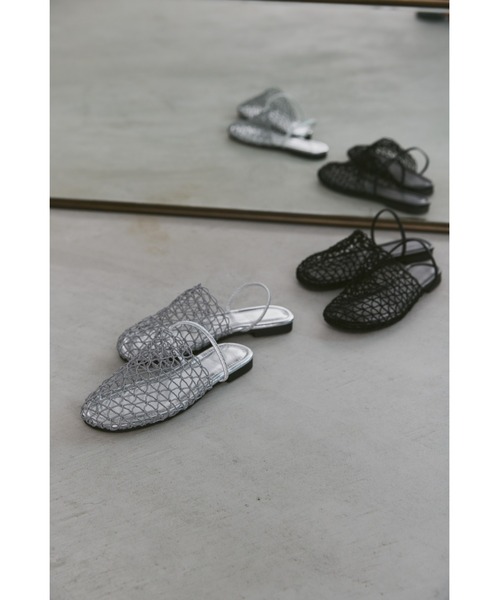un/neu（アンノイ）の「メッシュフラットシューズ / メッシュ編みサンダル（サンダル・レディース・ブラック/シルバー・MEDIUM/SMALL/LARGE）」の3枚目の写真