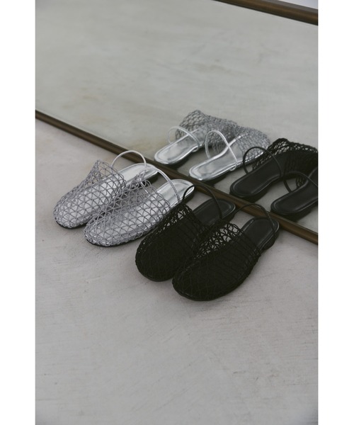 un/neu（アンノイ）の「メッシュフラットシューズ / メッシュ編みサンダル（サンダル・レディース・ブラック/シルバー・MEDIUM/SMALL/LARGE）」の4枚目の写真