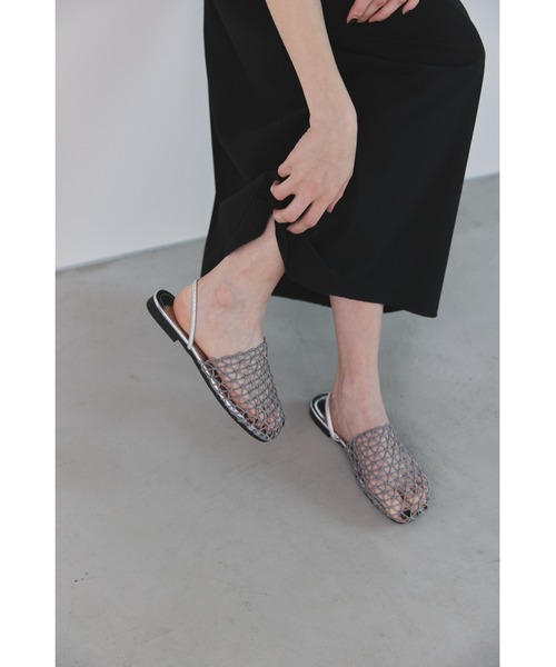 un/neu（アンノイ）の「メッシュフラットシューズ / メッシュ編みサンダル（サンダル・レディース・ブラック/シルバー・MEDIUM/SMALL/LARGE）」の9枚目の写真