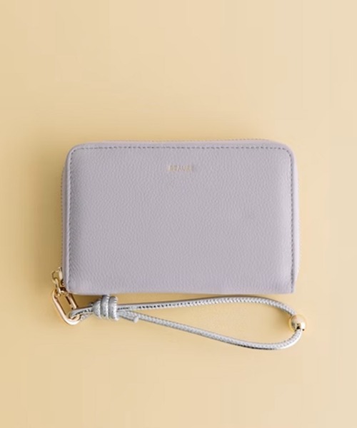 Beau're(ヴュレ)の「【BEAURE】カウレザー ハンドストラップ付きB7ウォレット B-24097(財布・レディース・ライトピンク/グレイッシュベージュ/ブラック/シルバー/イエロー/パープル/ゴールド/アイボリー/ブルー・FREE)」の5枚目の写真