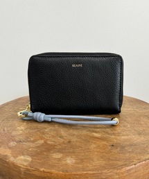 Beau're（ヴュレ）の「【BEAURE】カウレザー ハンドストラップ付きB7ウォレット B-24097（財布）」