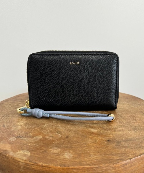 Beau're(ヴュレ)の「【BEAURE】カウレザー ハンドストラップ付きB7ウォレット B-24097(財布・レディース・ライトピンク/グレイッシュベージュ/ブラック/シルバー/イエロー/パープル/ゴールド/アイボリー/ブルー・FREE)」の13枚目の写真