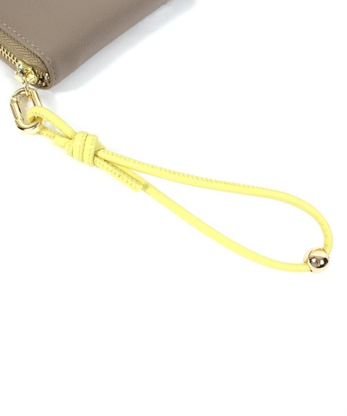 Beau're(ヴュレ)の「【BEAURE】カウレザー ハンドストラップ付きB7ウォレット B-24097(財布・レディース・ライトピンク/グレイッシュベージュ/ブラック/シルバー/イエロー/パープル/ゴールド/アイボリー/ブルー・FREE)」の22枚目の写真