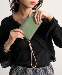 Beau're（ヴュレ）の「【BEAURE】カウレザー ハンドストラップ付きB7ウォレット B-24097（財布）」