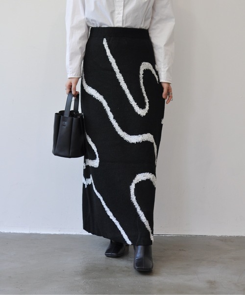 Meli rich(メリーリッチ)の「ラインジャガードニットナロースカート(スカート・レディース・アイボリー/ブラック/グレー・FREE)」の3枚目の写真