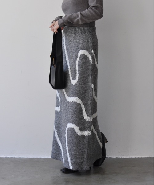 Meli rich(メリーリッチ)の「ラインジャガードニットナロースカート(スカート・レディース・アイボリー/ブラック/グレー・FREE)」の4枚目の写真