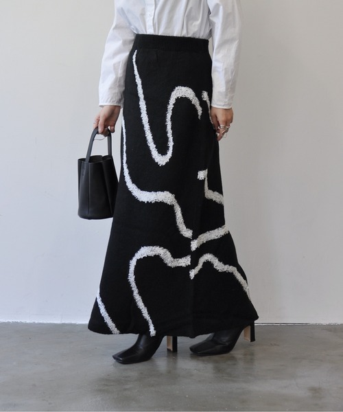 Meli rich(メリーリッチ)の「ラインジャガードニットナロースカート(スカート・レディース・アイボリー/ブラック/グレー・FREE)」の22枚目の写真