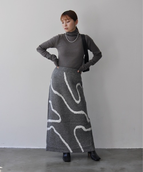 Meli rich(メリーリッチ)の「ラインジャガードニットナロースカート(スカート・レディース・アイボリー/ブラック/グレー・FREE)」の6枚目の写真