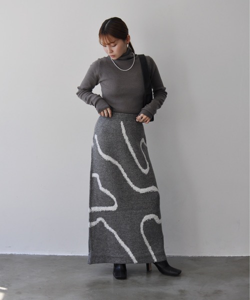 Meli rich(メリーリッチ)の「ラインジャガードニットナロースカート(スカート・レディース・アイボリー/ブラック/グレー・FREE)」の7枚目の写真