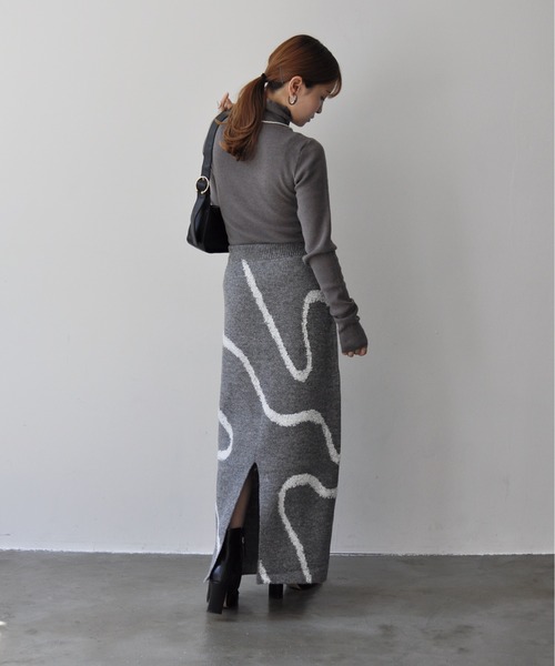 Meli rich(メリーリッチ)の「ラインジャガードニットナロースカート(スカート・レディース・アイボリー/ブラック/グレー・FREE)」の11枚目の写真