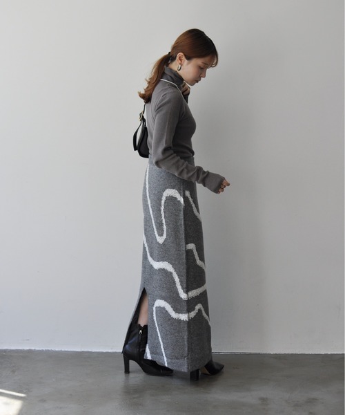 Meli rich(メリーリッチ)の「ラインジャガードニットナロースカート(スカート・レディース・アイボリー/ブラック/グレー・FREE)」の12枚目の写真