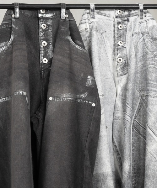 Perushu(ペルーシュ)の「ダブルニーペイントワイドパンツ(デニムパンツ・メンズ・グレー/ブラック・SMALL/MEDIUM/LARGE)」の13枚目の写真