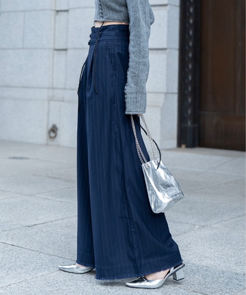 INTER FACTORY（インターファクトリー）の「yurina - ハイウエストボリュームワイドパンツ made in INTERFACTORY（スラックス・レディース・ブラック/ネイビー/グレー・SMALL/FREE）」の5枚目の写真