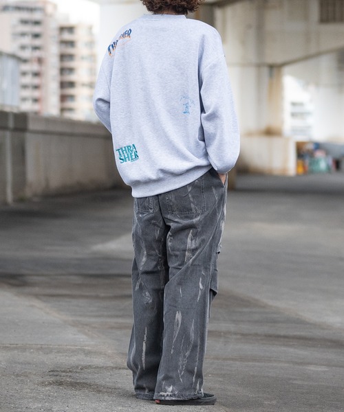 【at】〔THRASHER/スラッシャー〕裏起毛 総柄プリント＆刺繍 クルーネック ビッグスウェット（スウェット）｜THRASHER（スラッシャー）
