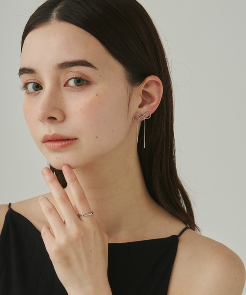 ciite' surgical stainless（シーテサージカルステンレス）の「【 金属アレルギー対応 】 リボンデザインピアス サージカルステンレス   (両耳用)（ピアス（両耳用）・レディース・シルバー/ゴールド・FREE）」の3枚目の写真