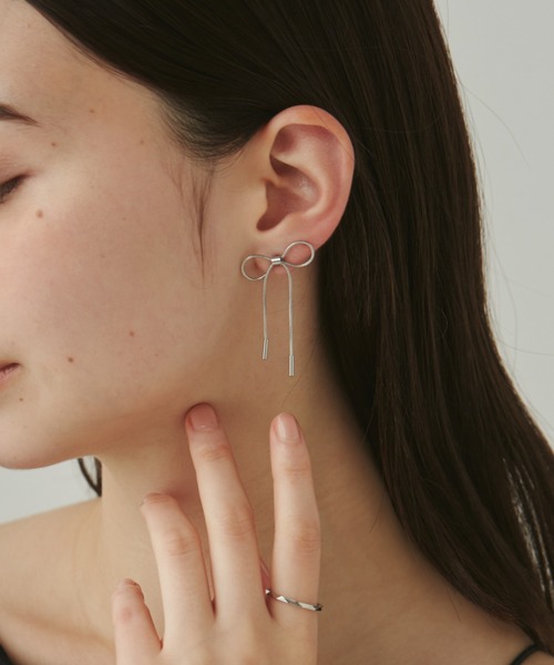 ciite' surgical stainless（シーテサージカルステンレス）の「【 金属アレルギー対応 】 リボンデザインピアス サージカルステンレス   (両耳用)（ピアス（両耳用）・レディース・シルバー/ゴールド・FREE）」の4枚目の写真