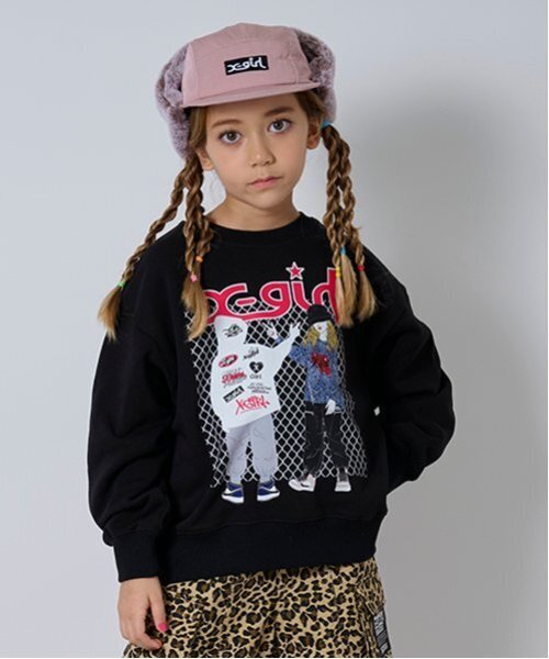 X-girl Stages（エックスガールステージス）の「ガールイラストトレーナー（スウェット・キッズ・トップグレー/ブラック・80ｃｍ/90cm/100cm/110cm/120cm/130cm/140cm）」の2枚目の写真