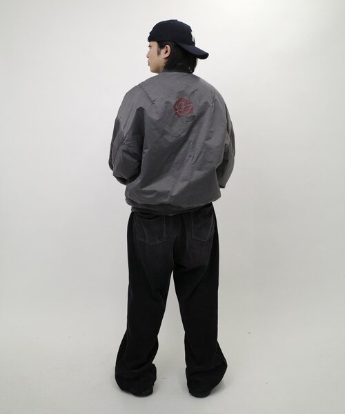 WHO'S WHO gallery（フーズフーギャラリー）の「【Sourcream/サワークリーム】バラモチーフMA1（ブルゾン・レディース・チャコールグレー/ブラック/カーキ・FREE）」の11枚目の写真