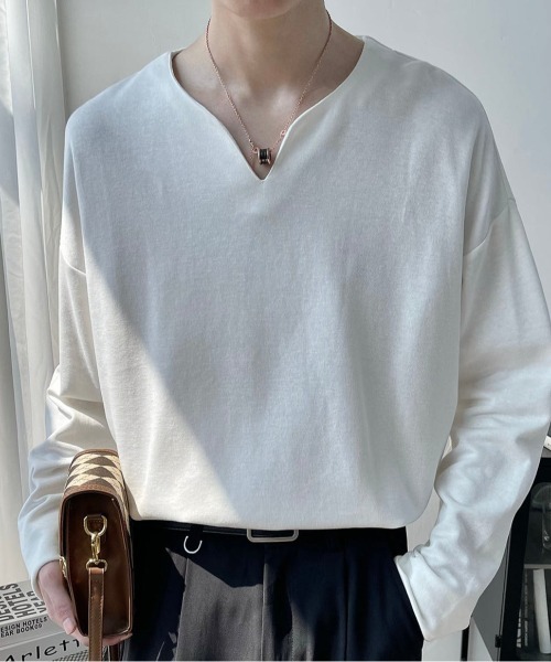 Otte（オッテ）の「Vネックシンプルトップス（Tシャツ/カットソー・メンズ・ホワイト/ブラック・MEDIUM/LARGE/X-LARGE）」の7枚目の写真