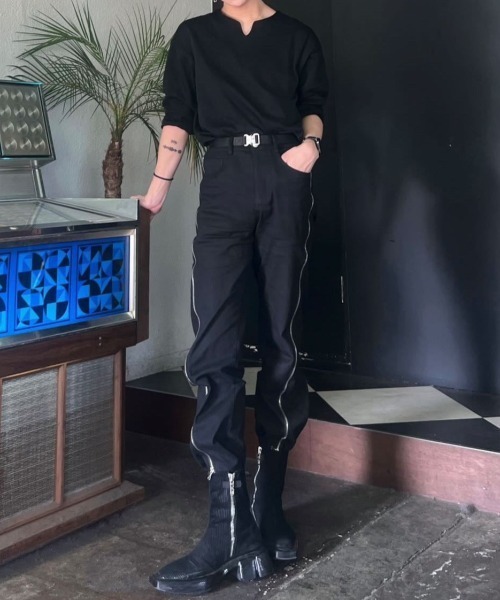 Otte（オッテ）の「Vネックシンプルトップス（Tシャツ/カットソー・メンズ・ホワイト/ブラック・MEDIUM/LARGE/X-LARGE）」の19枚目の写真
