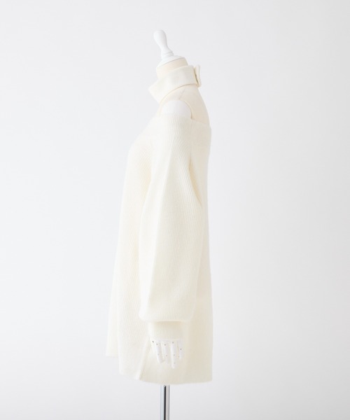 one after another NICE CLAUP(ワンアフターアナザーナイスクラップ)の「チョーカー付きオフショルニットワンピース(ワンピース・レディース・オフホワイト/ピンク/チャコールグレー/ベージュ・FREE)」の5枚目の写真