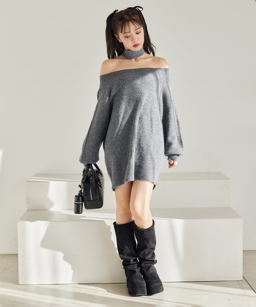 one after another NICE CLAUP(ワンアフターアナザーナイスクラップ)の「チョーカー付きオフショルニットワンピース(ワンピース・レディース・オフホワイト/ピンク/チャコールグレー/ベージュ・FREE)」の11枚目の写真