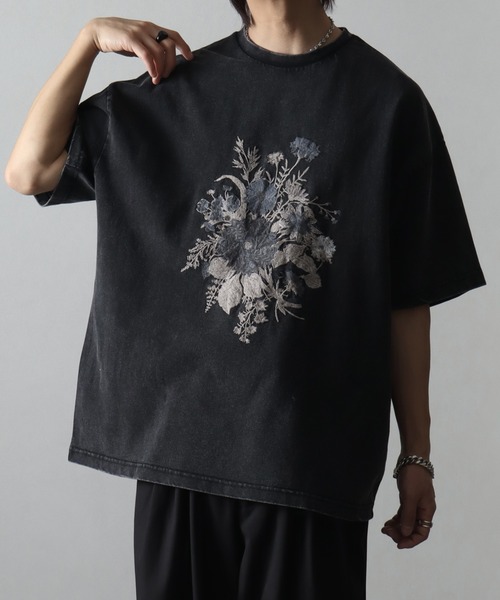d.i.a.ネイビー フラワーモチーフ Tシャツ B.C STOCK tシャツ 「PLANET OF EARTH」フラワー エンブロイダリーT