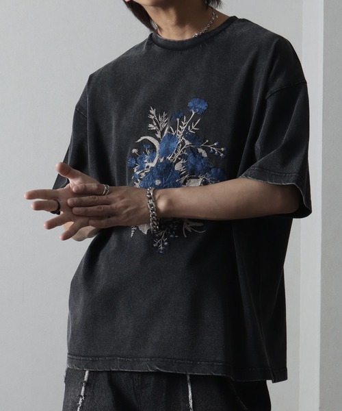 welise（ウェライズ）の「【welise/ウェライズ】＜Embroidery＞レトロフラワー スノーヴィンテージダイ加工 オーバーサイズ半袖Tシャツ（Tシャツ/カットソー・メンズ・ブラック系その他4/ブラック系その他2/ブラック系その他/ブラック系その他3・S/M/L）」の6枚目の写真