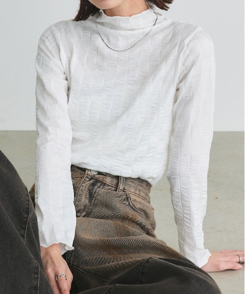 ad thie（アドティエ）の「シャーリング ハイネック トップス（Tシャツ/カットソー・レディース・カーキ/ブラック/ブラウン/オフホワイト・FREE）」の2枚目の写真