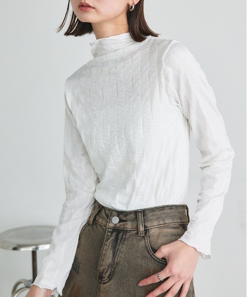 ad thie（アドティエ）の「シャーリング ハイネック トップス（Tシャツ/カットソー・レディース・カーキ/ブラック/ブラウン/オフホワイト・FREE）」の13枚目の写真