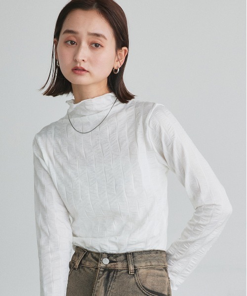 ad thie（アドティエ）の「シャーリング ハイネック トップス（Tシャツ/カットソー・レディース・カーキ/ブラック/ブラウン/オフホワイト・FREE）」の16枚目の写真