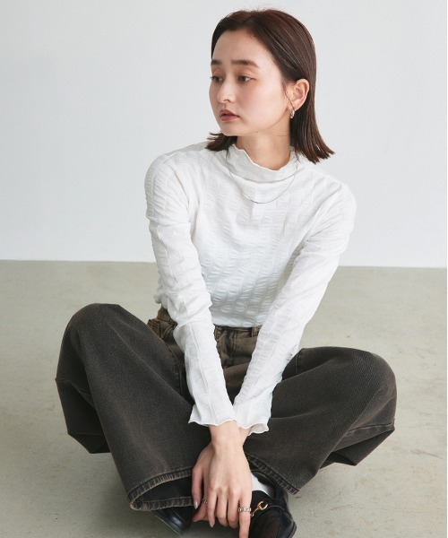 ad thie（アドティエ）の「シャーリング ハイネック トップス（Tシャツ/カットソー・レディース・カーキ/ブラック/ブラウン/オフホワイト・FREE）」の18枚目の写真