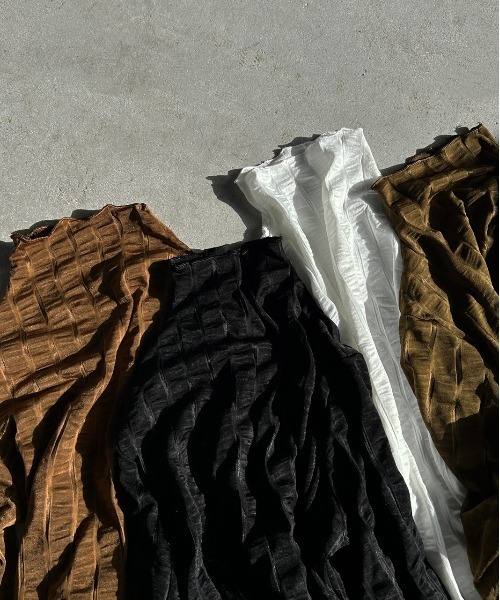 ad thie（アドティエ）の「シャーリング ハイネック トップス（Tシャツ/カットソー・レディース・カーキ/ブラック/ブラウン/オフホワイト・FREE）」の10枚目の写真