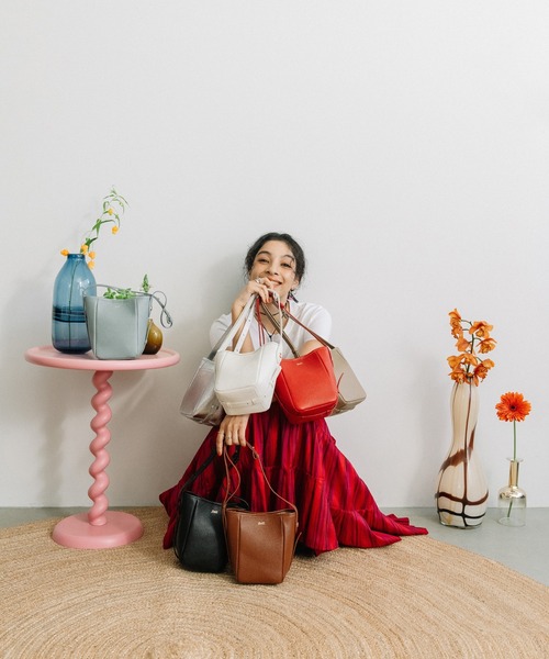 Beau're(ヴュレ)の「BEAURE ヴュレ カウレザー バケツ型 ワンマイル BAG(ショルダーバッグ・レディース・ベージュ系その他/ライトブルー/ブラック/ブラウン/レッド/アイボリー/シルバー・FREE)」の20枚目の写真