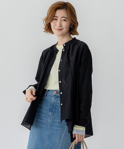 23区(ニジュウサンク)の「【洗える】シアーコットンシルク ハンカチーフヘム デザイン シャツ(シャツ/ブラウス・レディース・ブラック系/ベージュ系/ライトイエロー系/モスグリーン系・38)」の2枚目の写真