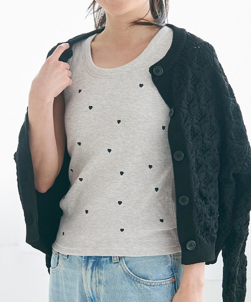OUT BRAカップ付ハート刺繍タンクトップ（タンクトップ）｜coca