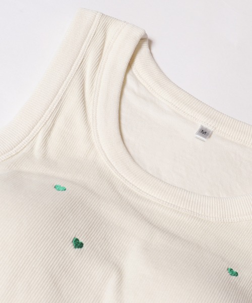 coca（coca）（コカ）の「【WEB限定セール】OUT BRAカップ付ハート刺繍タンクトップ（タンクトップ・レディース・グレー/ブラック/アイボリー・M/L/S）」の4枚目の写真