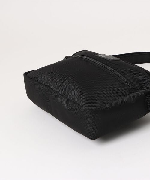 NEW ERA(ニューエラ)の「【ムラサキスポーツ別注】NEW ERA/ニューエラ ショルダーバック S POUCH LARGE MS 14699378(ショルダーバッグ・メンズ・ブラック・FREE)」の3枚目の写真