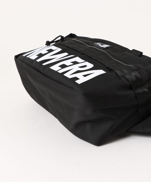 NEW ERA(ニューエラ)の「【NEW ERA/ニューエラ】SQUARE WAIST BAG(ボディバッグ/ウエストポーチ・メンズ・ブラック×ホワイト/ブラック/ブラック系その他・FREE)」の17枚目の写真