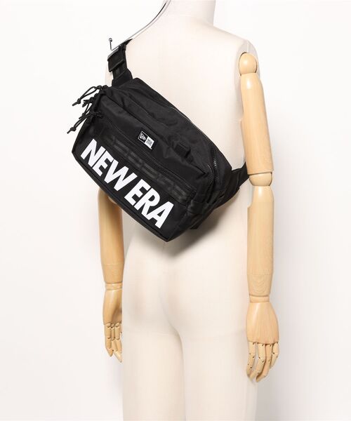 NEW ERA(ニューエラ)の「【NEW ERA/ニューエラ】SQUARE WAIST BAG(ボディバッグ/ウエストポーチ・メンズ・ブラック×ホワイト/ブラック/ブラック系その他・FREE)」の4枚目の写真
