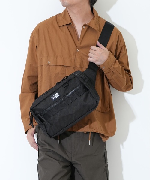 NEW ERA(ニューエラ)の「【NEW ERA/ニューエラ】SQUARE WAIST BAG(ボディバッグ/ウエストポーチ・メンズ・ブラック×ホワイト/ブラック/ブラック系その他・FREE)」の2枚目の写真